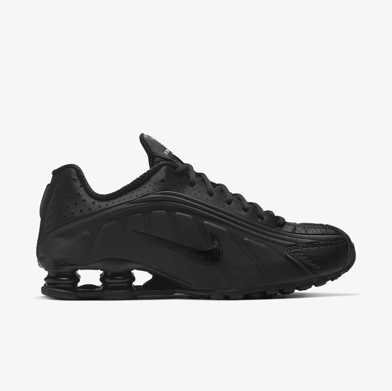 nike shox r4 triple black